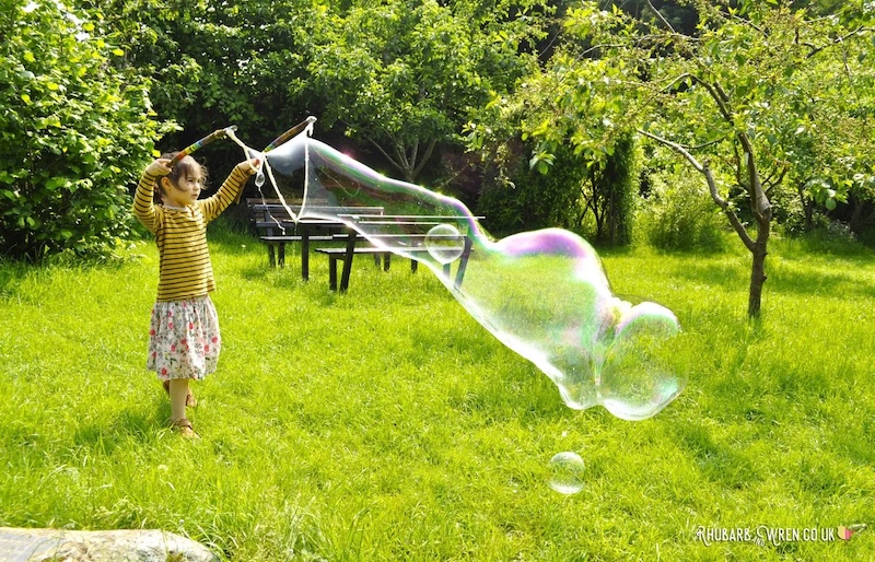 DIY giant bubble wand for children